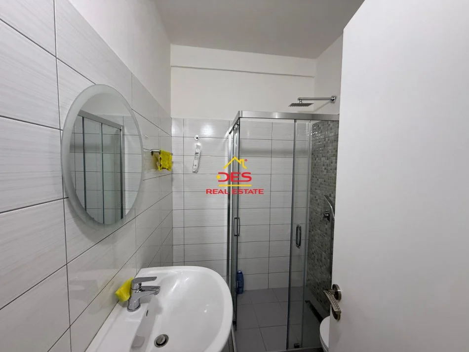 Vlore, jepet me qera apartament 2+1+Ballkon Kati 2, 110 m² 350 € (Rruga Çajupi)
