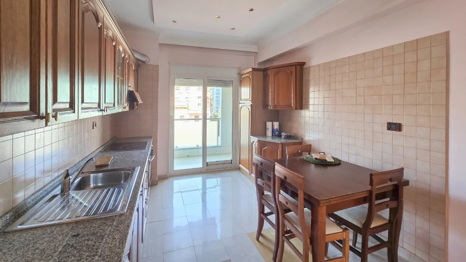 Tirane, jepet me qera apartament 2+1 Kati 6, 117 m² 1.200 € 