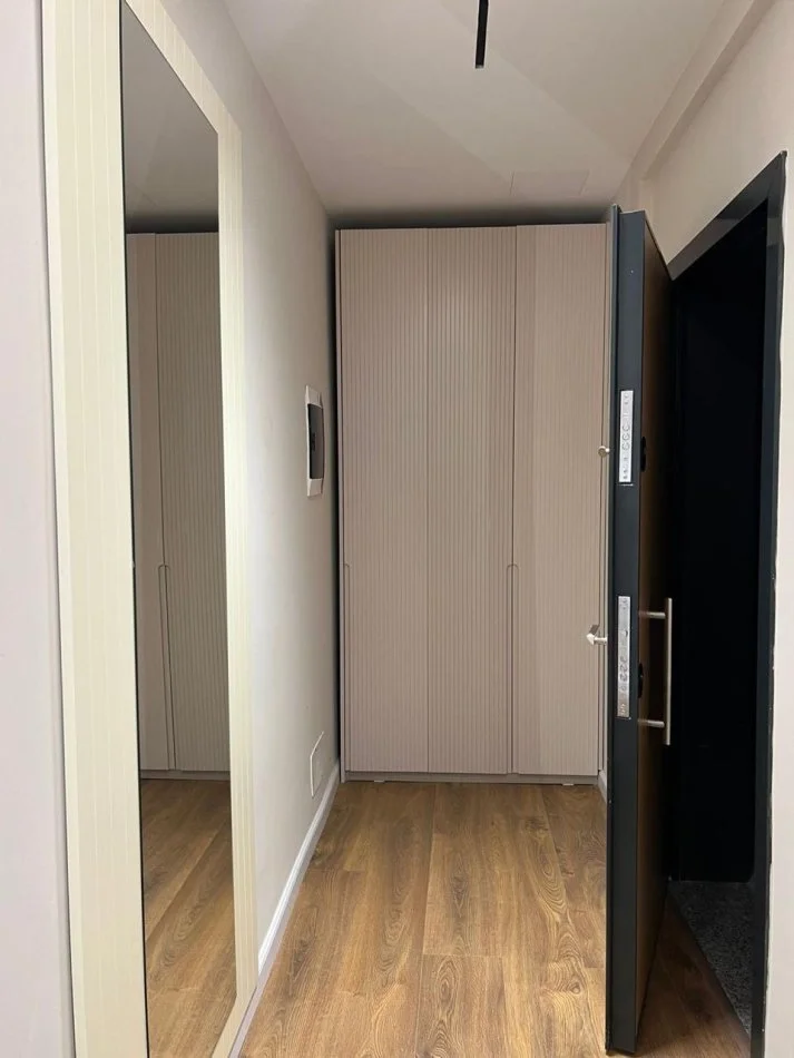 Tirane, jepet me qera apartament 2+1+Ballkon Kati 5, 105 m² (Prane KIKA 2)