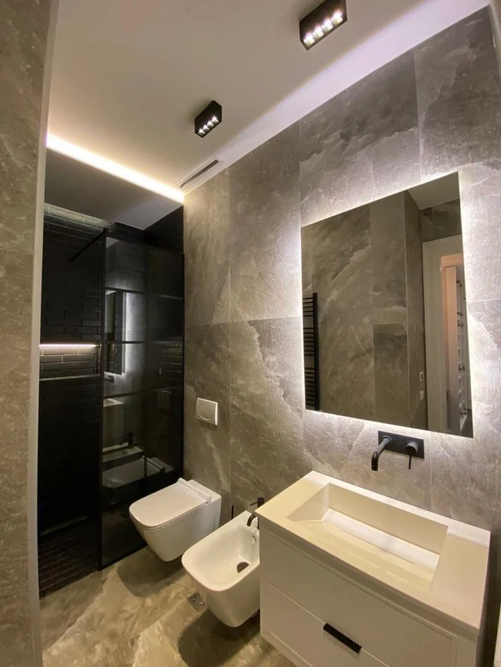 Tirane, jepet me qera apartament 1+1+Ballkon Kati 5, 70 m² 1.000 € (Kompleksi Delijorgji)