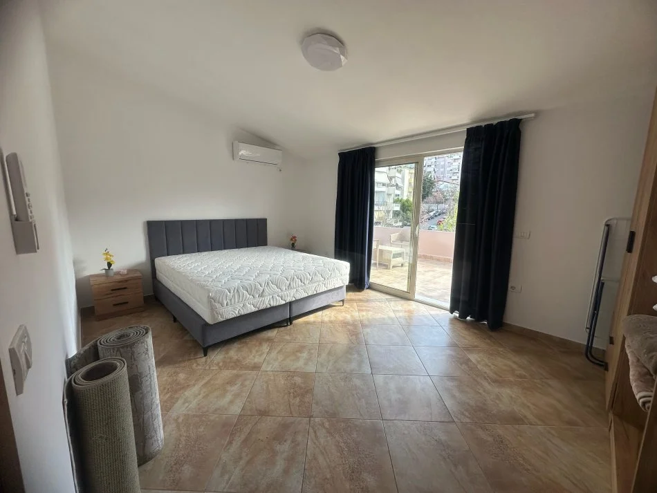 Tirane, jepet me qera ambjent biznesi Kati 0, 658 m² 6.000 € (Rruga Rrapo Hekali)