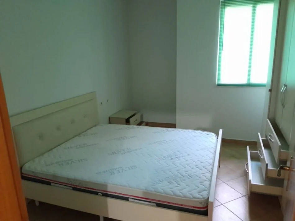 Tirane, jepet me qera apartament 2+1 Kati 4, 96 m² 400 € (ASTIR)