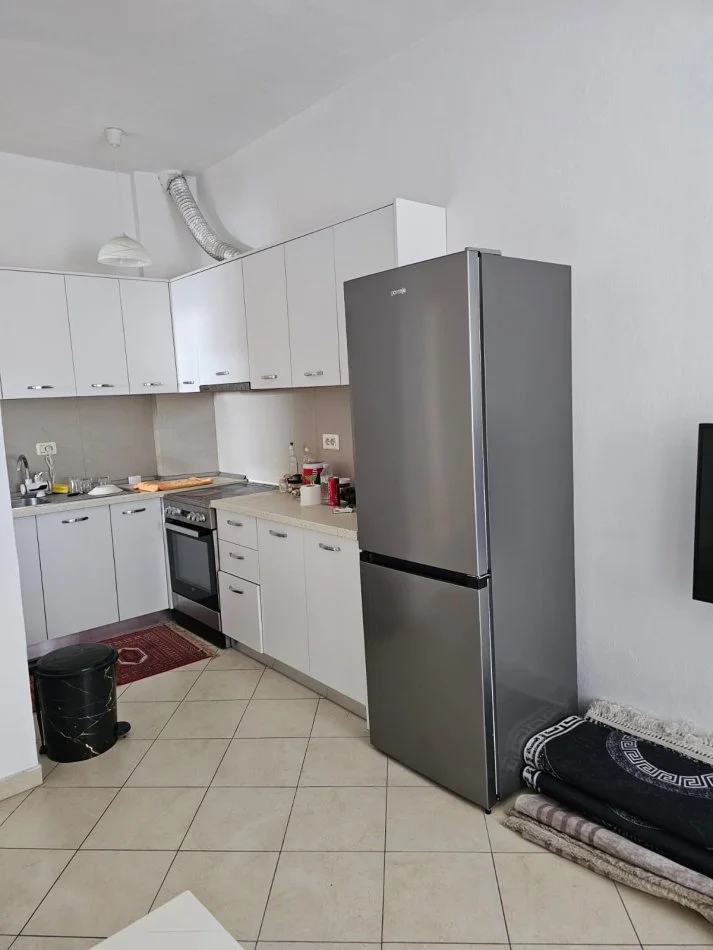 Tirane, shitet apartament 1+1+Ballkon Kati 4, 48 m² 105.000 € (Rruga e Kavajes prane pasticeri Nela ,Rruga Vace Zela , prane Globe)