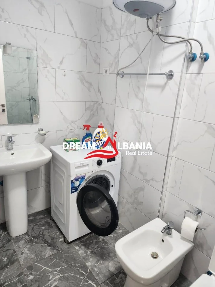 Tirane, jepet me qera apartament 2+1 , 105 m² 650 € (tek Pediatria)