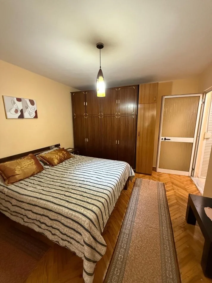 Tirane, jepet me qera apartament 1+1 Kati 3, 78 m² 300 € (Hysen Çino)