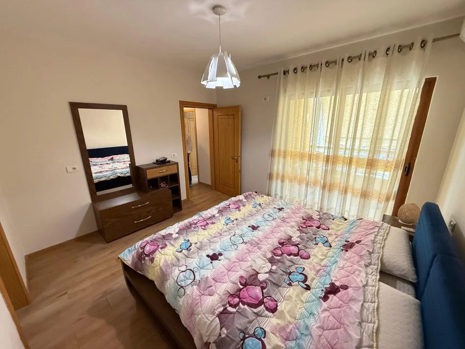 Tirane, jepet me qera apartament 2+1 Kati 7, 110 m² 600 € (Bulevardi bajram curri)