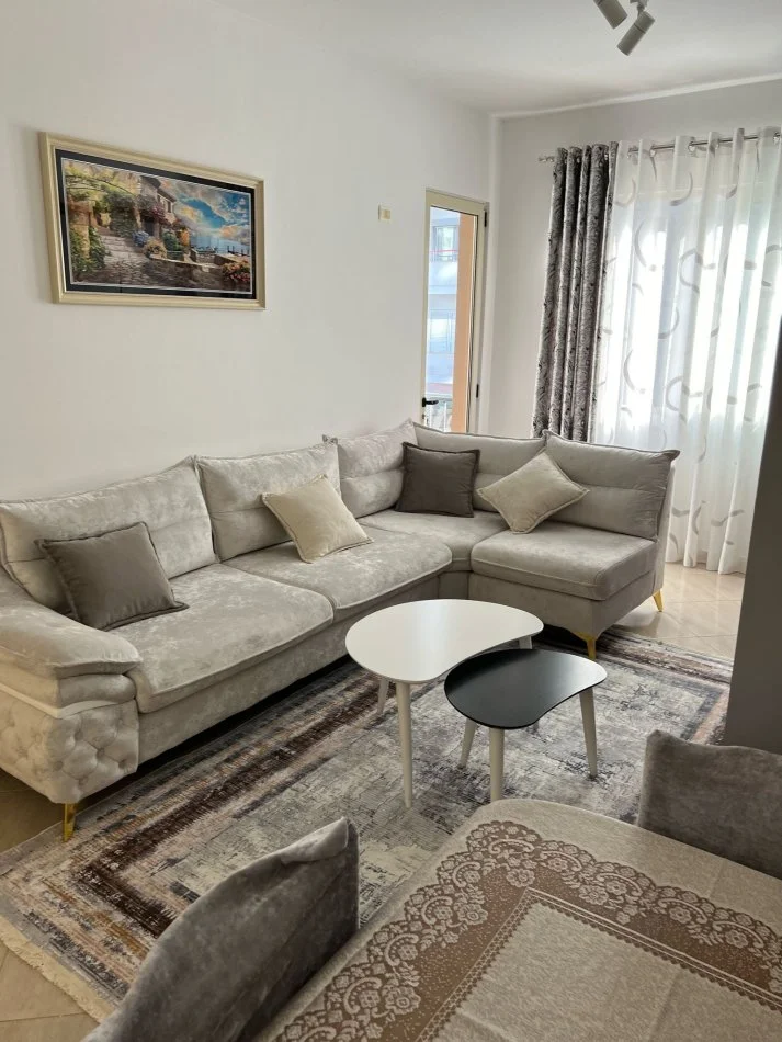 Tirane, jepet me qera apartament 2+1+Ballkon Kati 2, 75 m² 430 € (Astir bar santana)