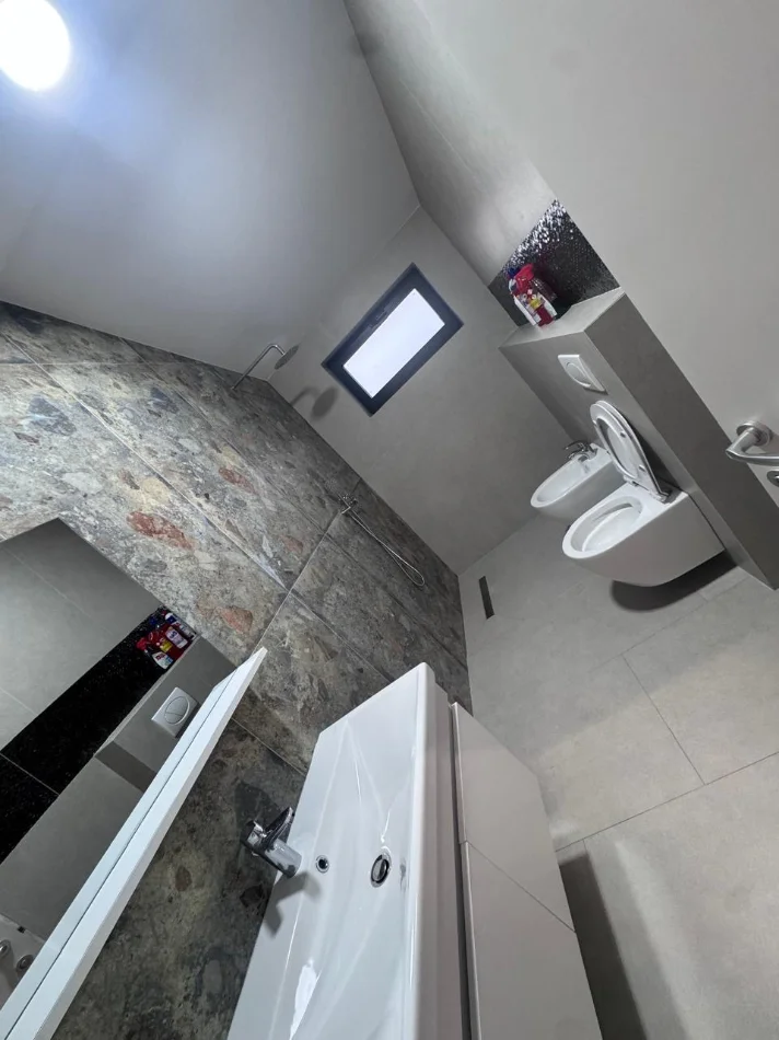 Tirane, jap me qera Vile 2+1+Aneks+Ballkon Kati 3, 118 m² 110.000 € (Rruga:Bruzi)