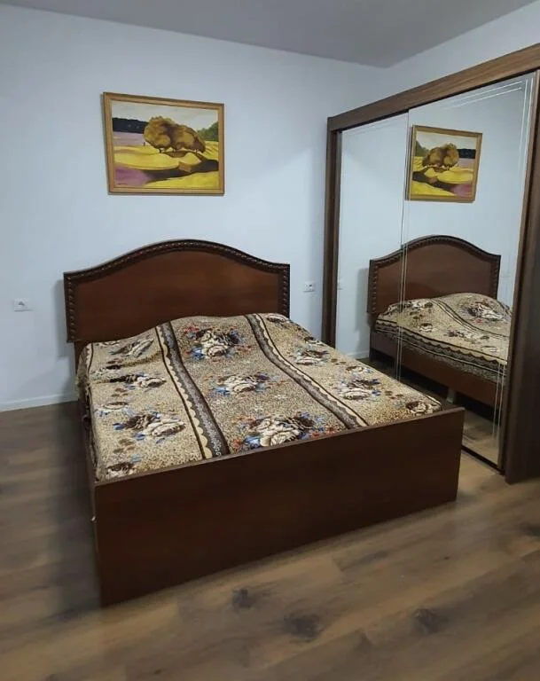 Tirane, jepet me qera apartament 1+1+Ballkon Kati 2, 50 m² 450 € (TE AMERIKAN 2 Rruga E Dibres)