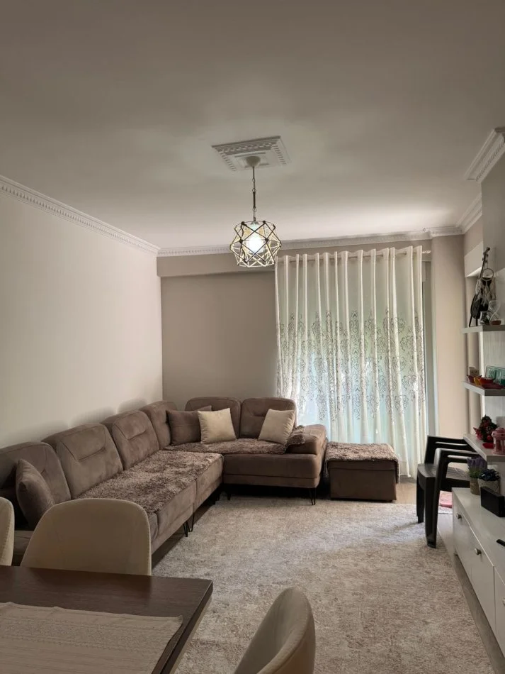 Tirane, jepet me qera apartament 1+1+Ballkon Kati 3, 67 m² 550 € (Kompleksi Kontakt 21 Dhjetori)
