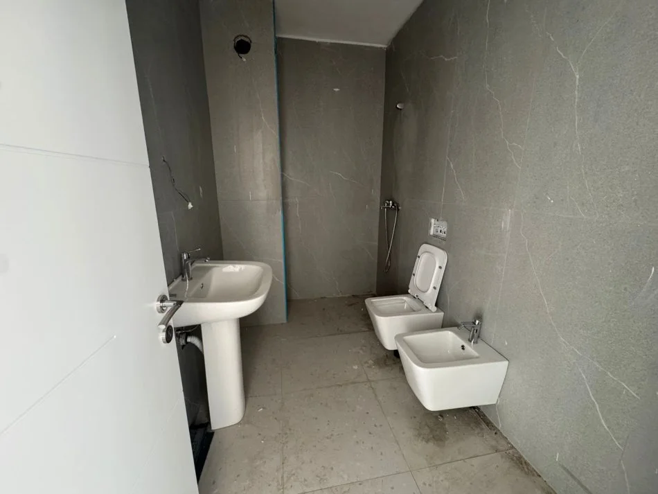 Tirane, shitet apartament 1+1+Ballkon Kati 1, 78 m² 149.530 € (Rruga Jordan Misja)