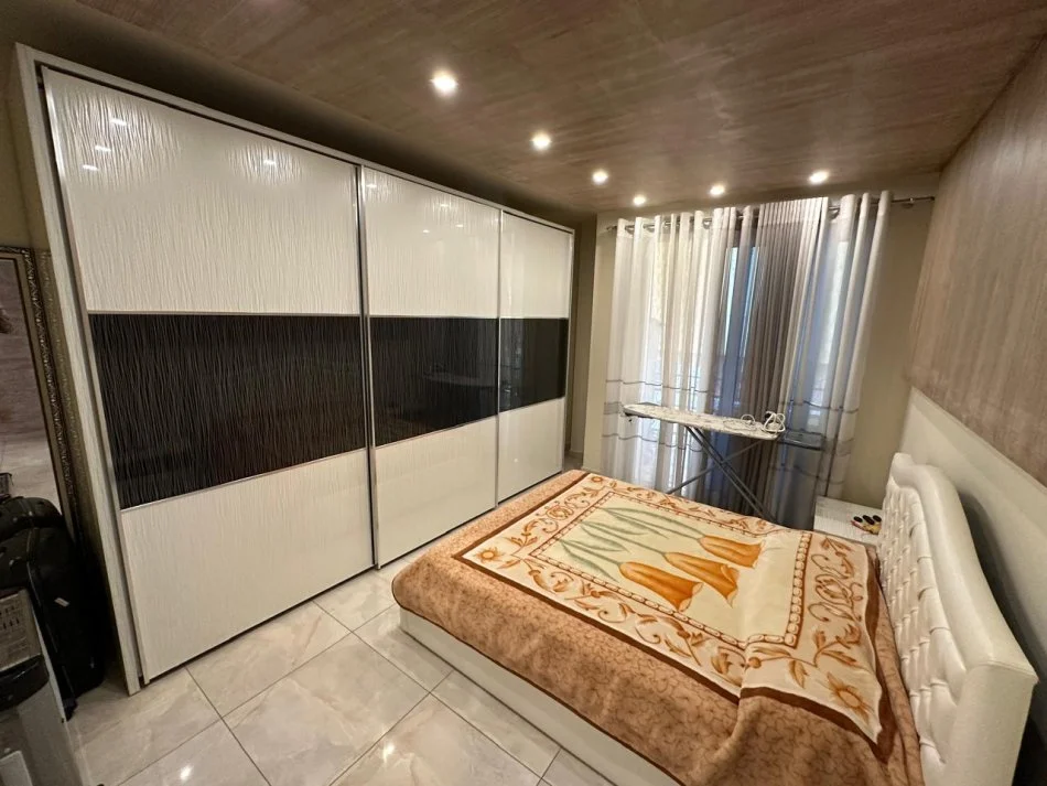 Tirane, shitet apartament 2+1+Ballkon Kati 3, 107 m² 210.000 € (liqeni i thate)