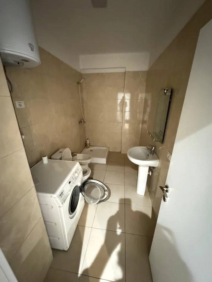Tirane, jepet me qera apartament 2+1+Ballkon Kati 7, 83 m² 600 € (Rruga ndre mjeda)