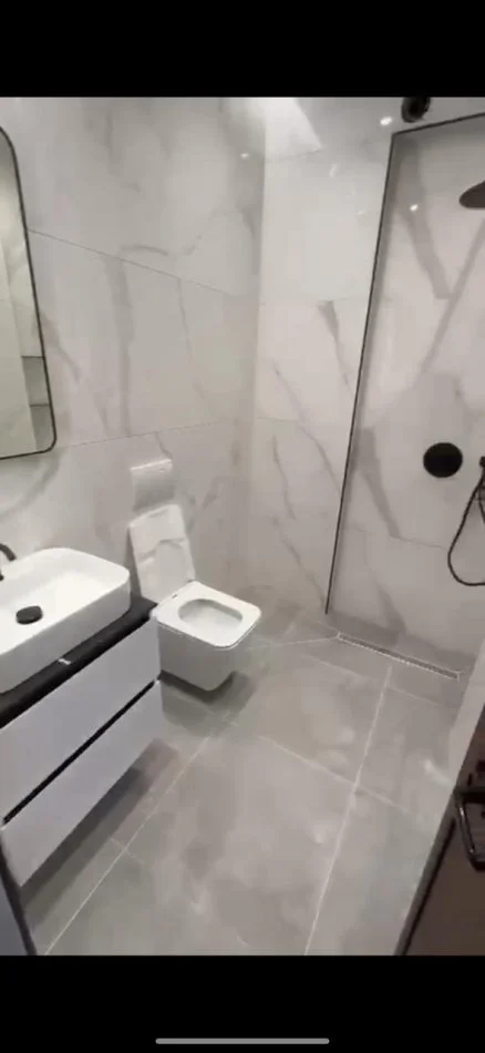 Tirane, jepet me qera shtepi 2+1 Kati 1, 70 m² 500 € (Laprak)