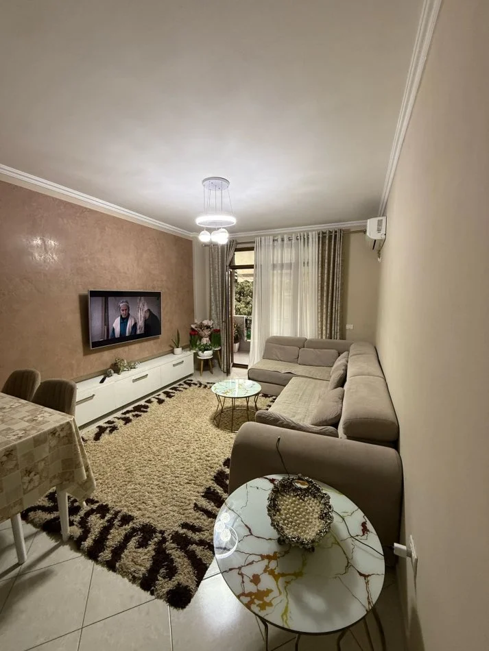 Tirane, shitet apartament 2+1+Ballkon Kati 3, 87 m² 127.000 € (Rruga Dajtit)