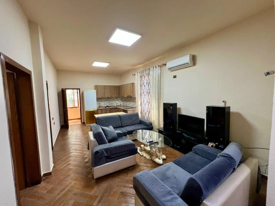 Tirane, jepet me qera shtepi 2+1 Kati 1, 300 m² 400 € (Shtëpi Private 1-Katëshe, “Unazë e Madhe.”, Tufinë)