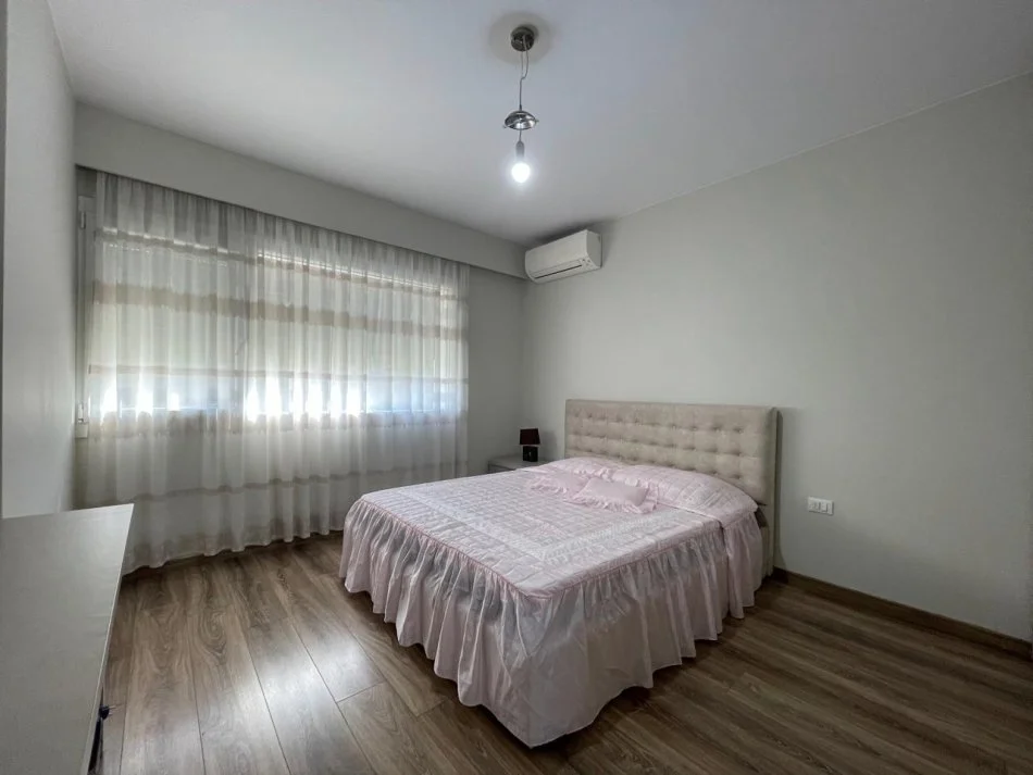 Tirane, jepet me qera apartament 2+1+Ballkon Kati 1, 140 m² 1.500 € (Long Hill Residence/ TEG)