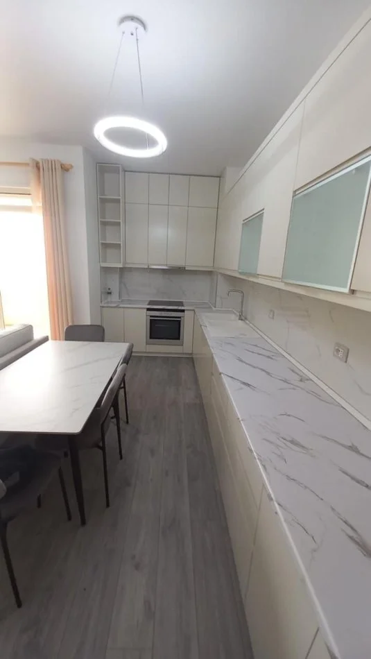 Tirane, shitet apartament 2+1 Kati 3, 96 m² 205.000 € (Liqeni i Thate)