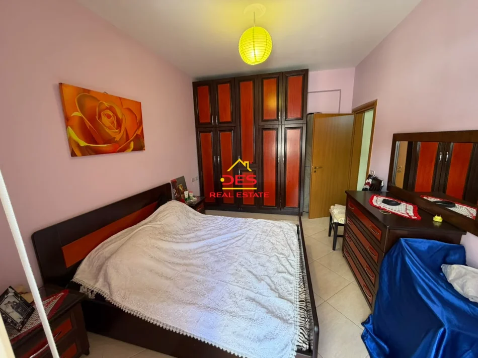 Vlore, jepet me qera apartament 2+1+Ballkon Kati 4, 110 m² 450 € (Rruga Lef Sallata)
