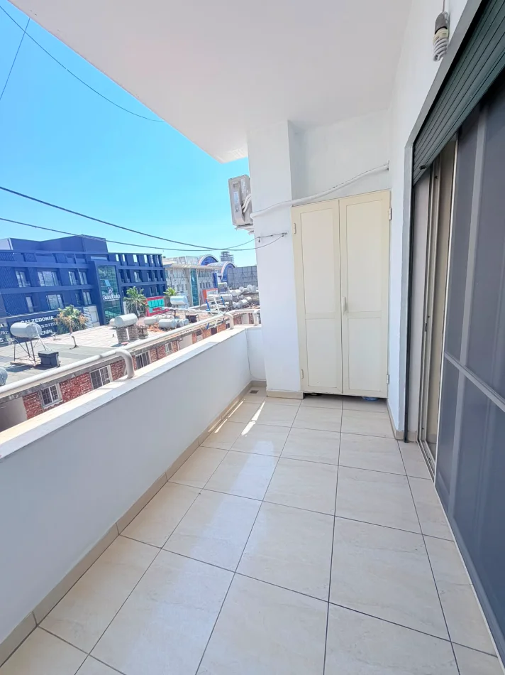 Durres, jepet me qera 3+1+Ballkon Kati 3, 160 m² 600 € (Rruga Egnatia,Durres)