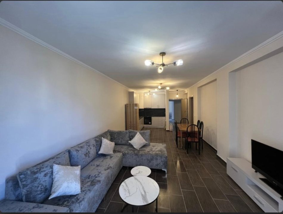 Tirane, jepet me qera apartament 2+1+Ballkon Kati 4, 118 m² 450 € (Yzberisht)