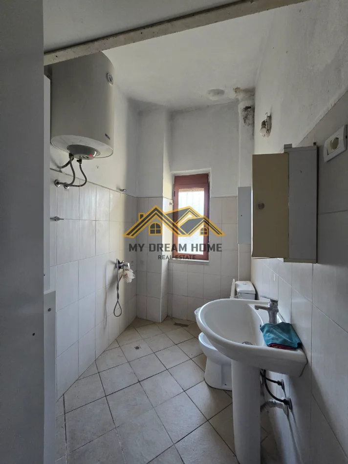 Durres, jepet me qera apartament 3+1+Ballkon Kati 3, 100 m² 400 € (qender)