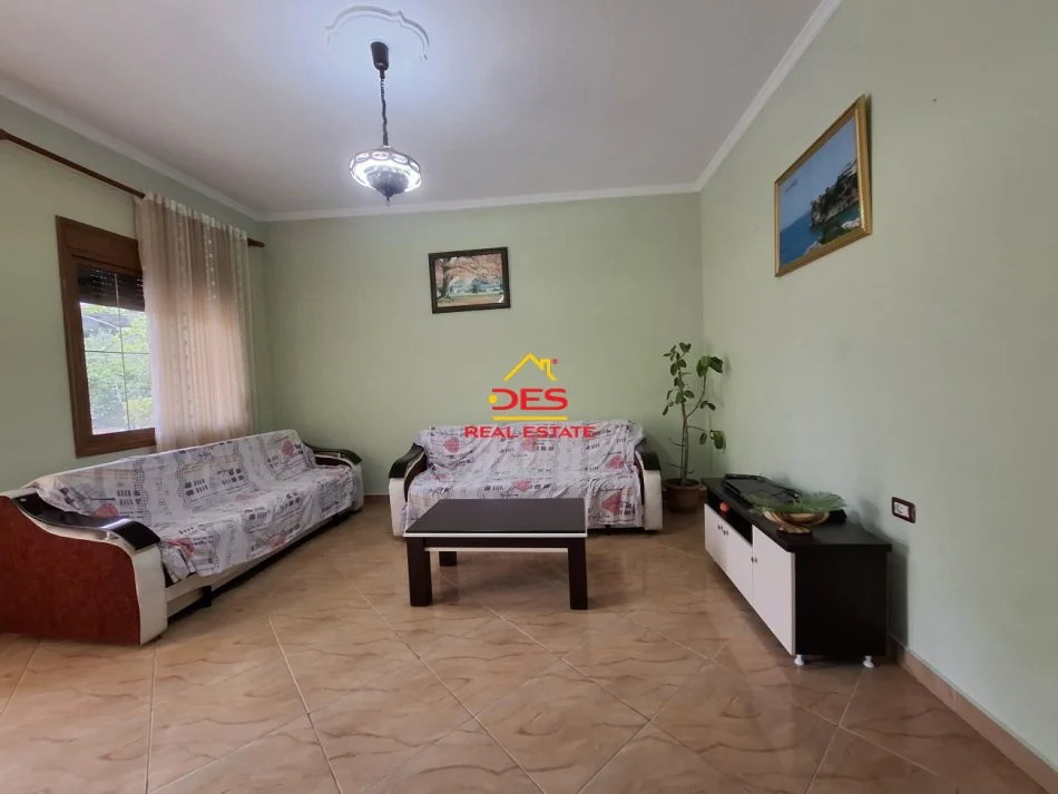 Vlore, jepet me qera shtepi 2+1+Ballkon Kati 0, 89 m² 350 € (Rr Sazani, Vlorë)