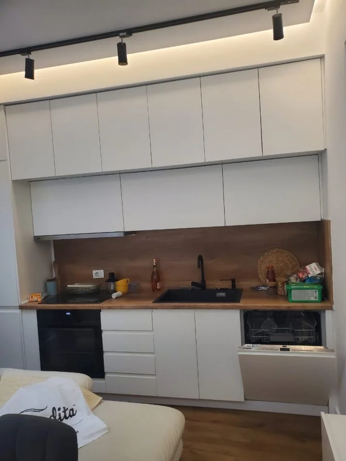 Tirane, jepet me qera apartament 1+1 Kati 2, 65 m² 400€ (Rruga siri kodra)