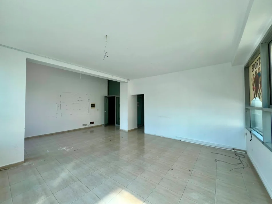 Tirane, jepet me qera ambjent biznesi Kati 1, 78 m² 500 € 