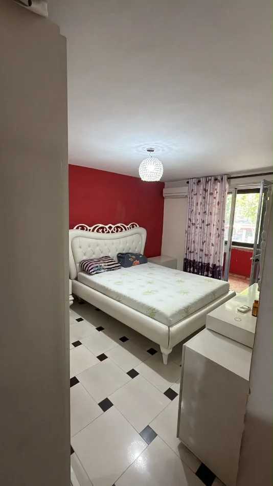 Tirane, jepet me qera apartament 2+1 Kati 2, 90 m² 600 € (Spitali Gjerman tek Rruga e Kavajes)