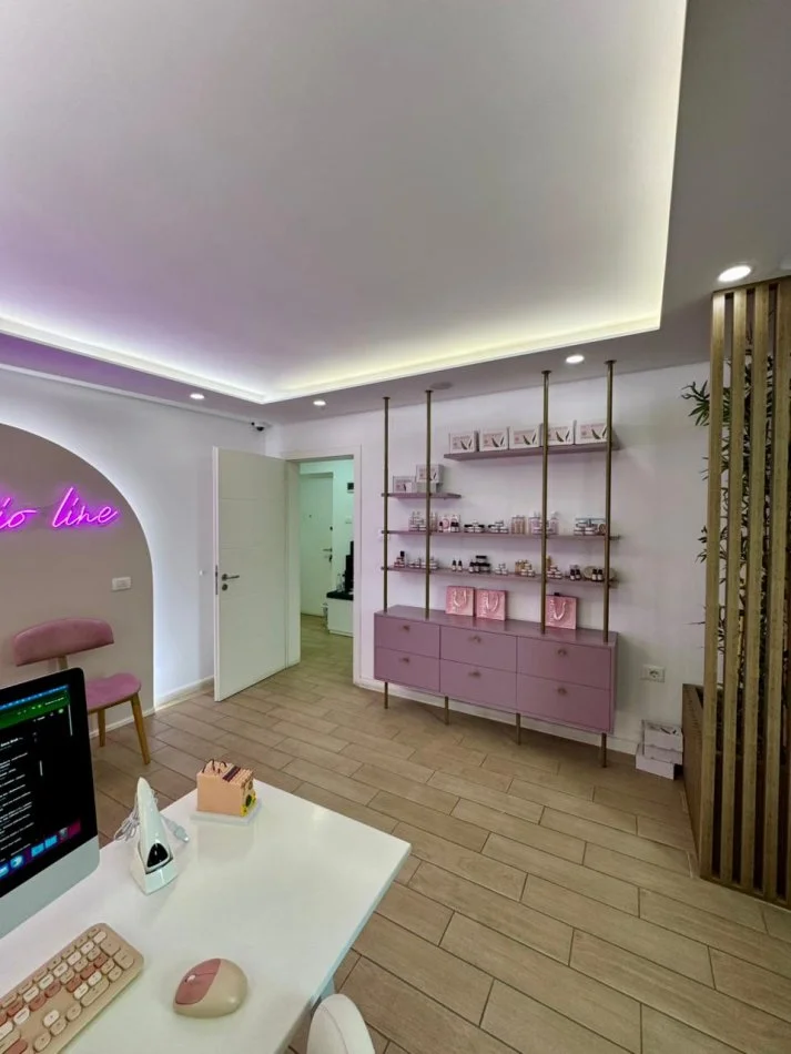 Tirane, jepet me qera dyqan , 68 m²