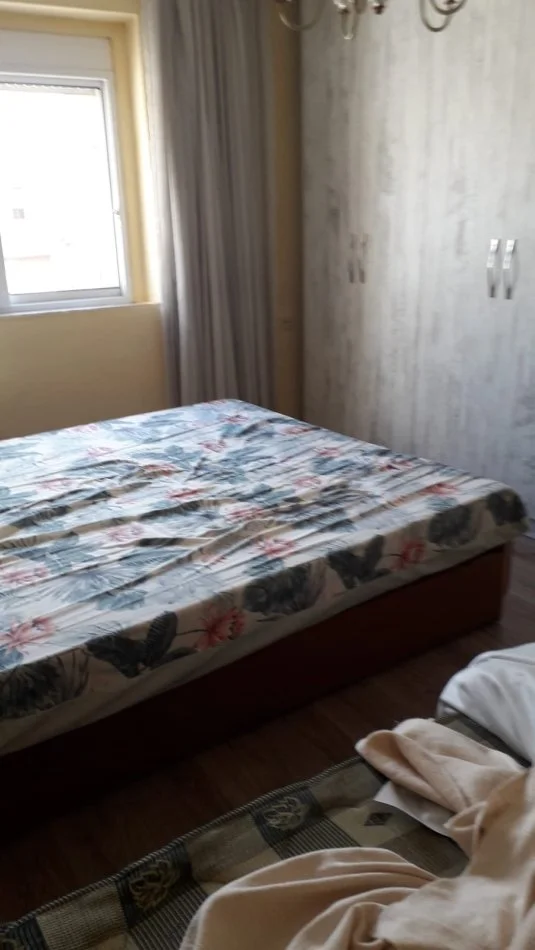 Tirane, jepet me qera apartament 2+1+Ballkon , 80 m² 450 € (Rruga Asim Vokshi perballe hurry fultz)