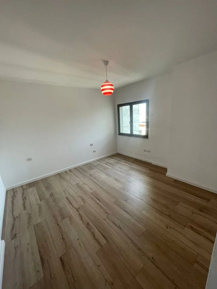 Tirane, jepet me qera apartament 1+1 Kati 1, 77 m² 500 € (Astir)