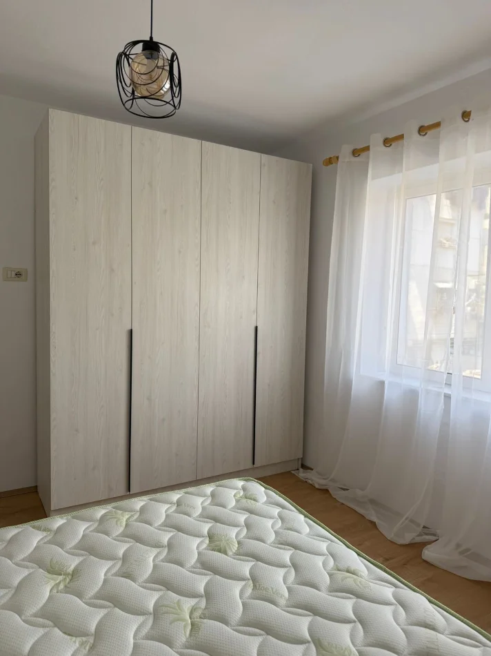 Tirane, jepet me qera apartament 1+1 Kati 2, 70 m² 500 € (Rruga Bardhyl)