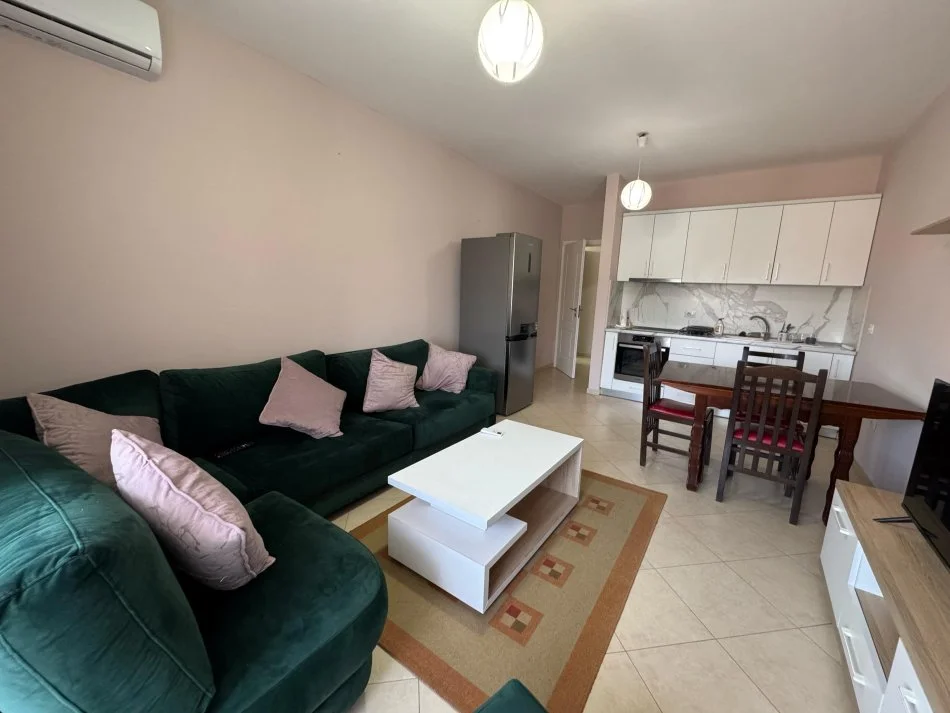 Tirane, jepet me qera apartament 2+1 Kati 2, 91 m² 550 € (Rruga 5 maji)