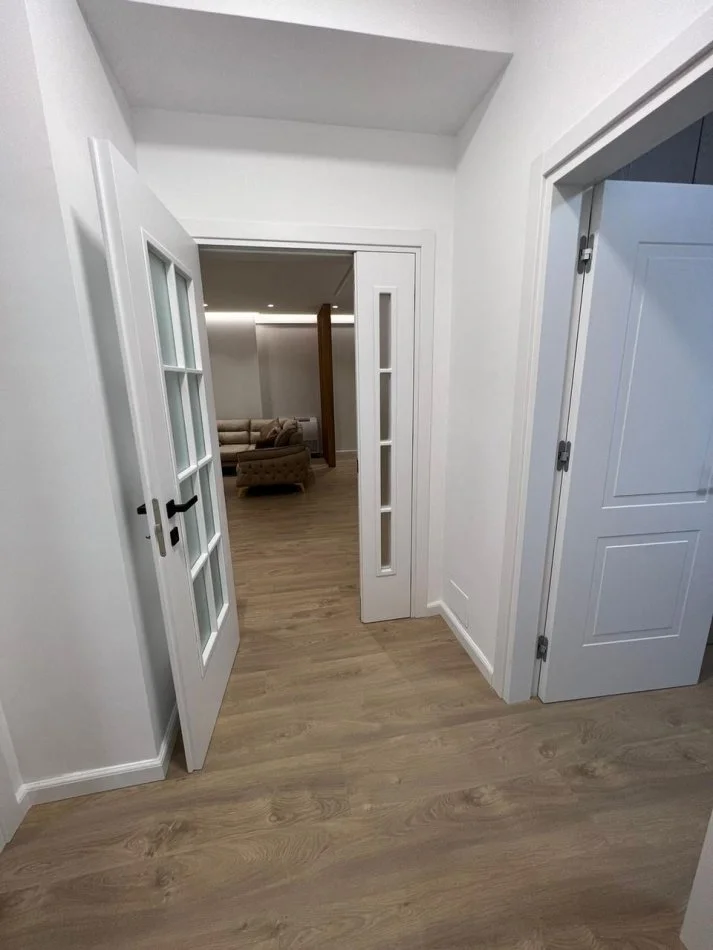 Tirane, jepet me qera apartament 2+1+Ballkon Kati 3, 124 m² 1.200 € (rruga zogu zi)