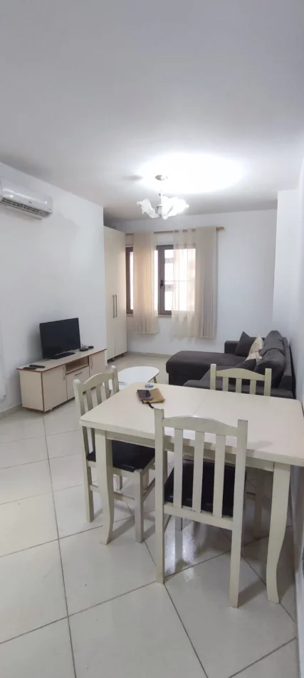 Tirane, jepet me qera apartament 1+1 Kati 4, 60 m² 430 € (Rruga e Dibres)