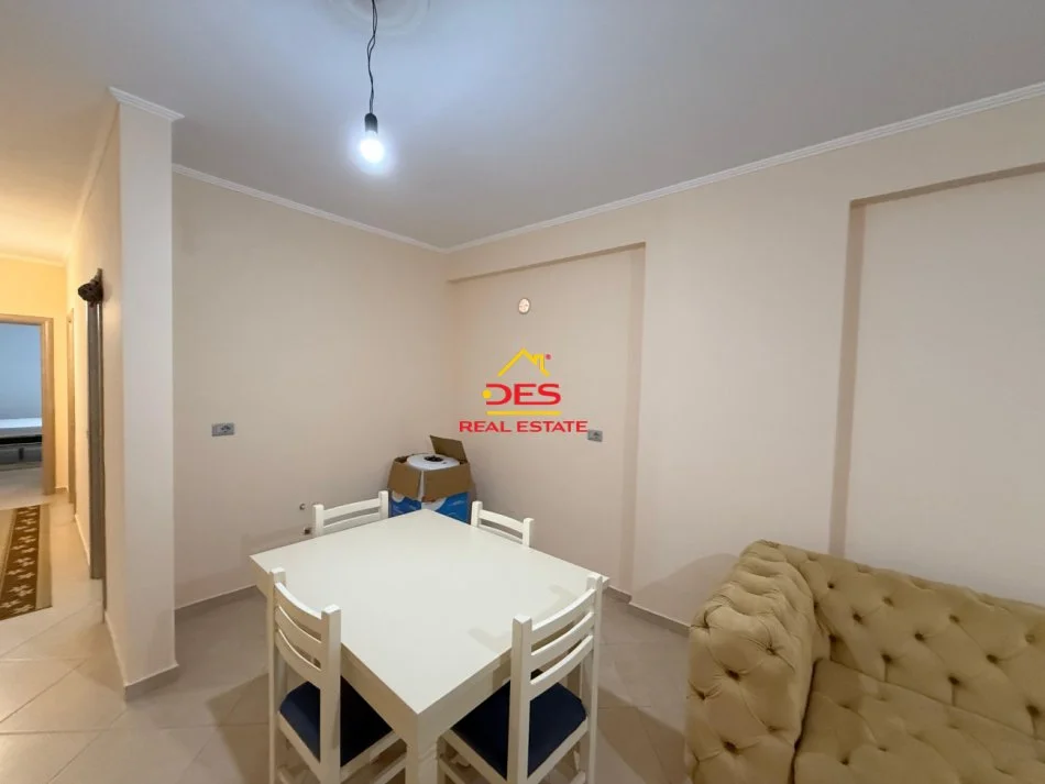 Vlore, jepet me qera apartament 2+1+Ballkon Kati 2, 110 m² 350 € (Rruga Çajupi)