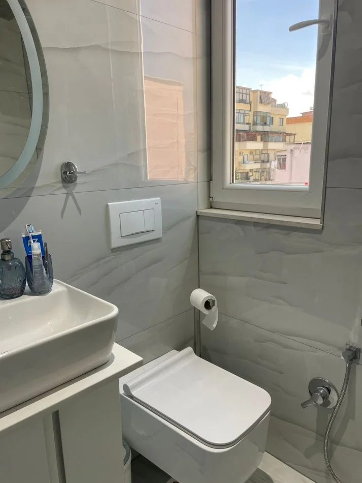 Tirane, jepet me qera apartament 1+1 Kati 5, 50 m² 500 € (Kika 1)