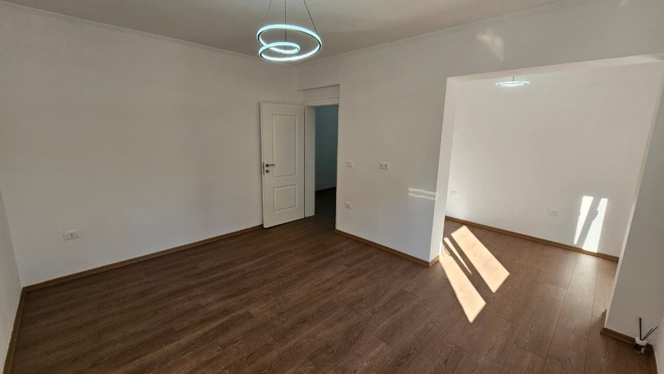 Tirane, shitet apartament 2+1 Kati 4, 76 m² 145.000 € 