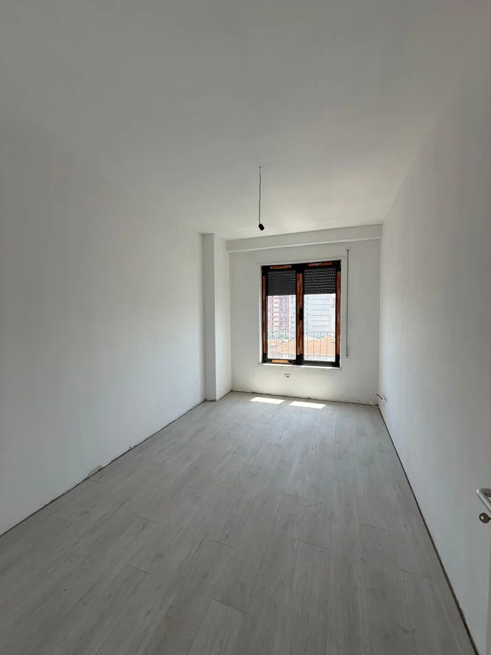 Tirane, jepet me qera apartament 2+1 Kati 7, 120 m² 600 € (rruga karl gega)