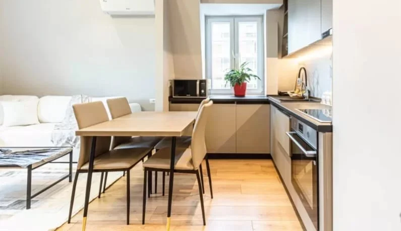 Tirane, jepet me qera apartament 1+1+Ballkon Kati 7, 70 m² 700 € (Stadiumi Dinamo)