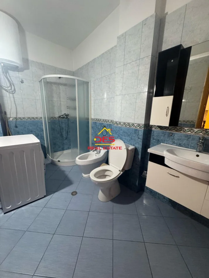 Vlore, jepet me qera apartament 1+1+Ballkon Kati 6, 75 m² 500 € (Rruga Murat Tërbaçi)