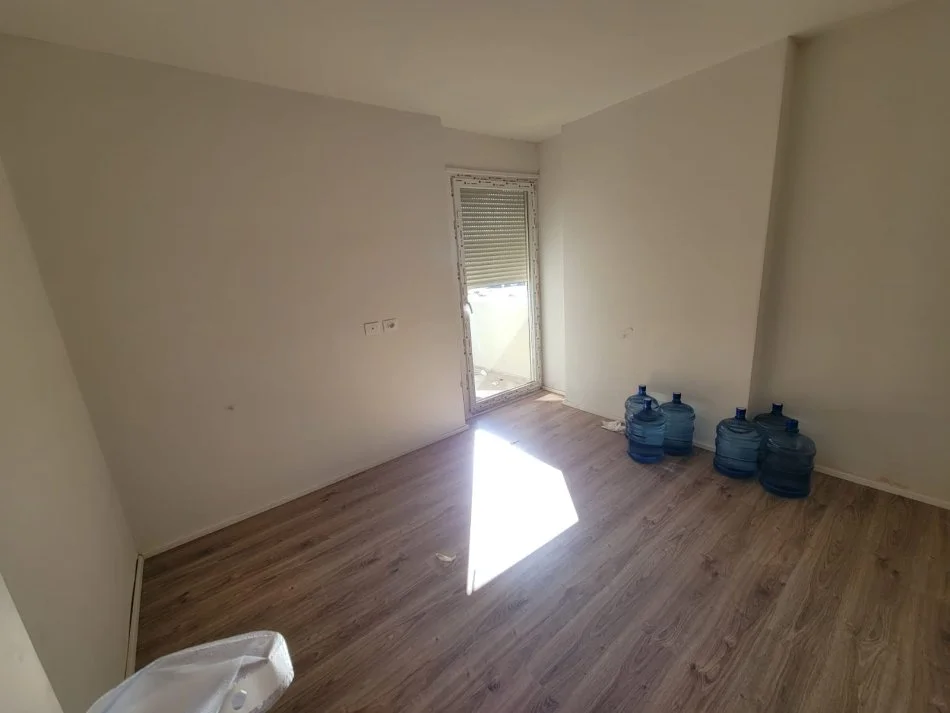 Tirane, jepet me qera apartament 1+1+Aneks+Ballkon Kati 10, 75 m² 450 € (Tirana Golden Park)