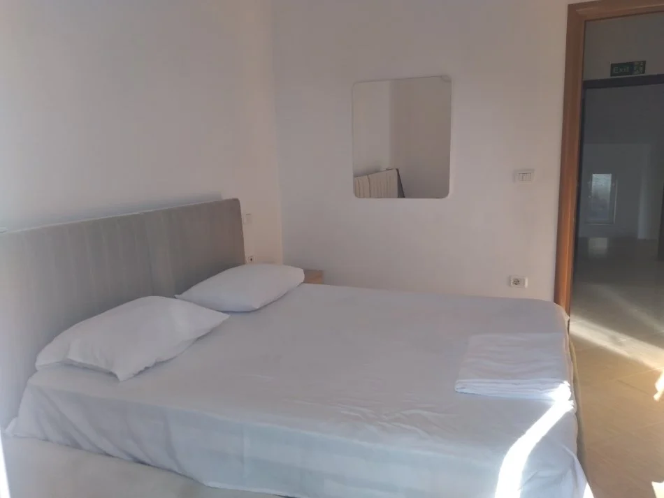 Tirane, jepet me qera apartament 2+1+Ballkon Kati 2, 100 m² 400 € 