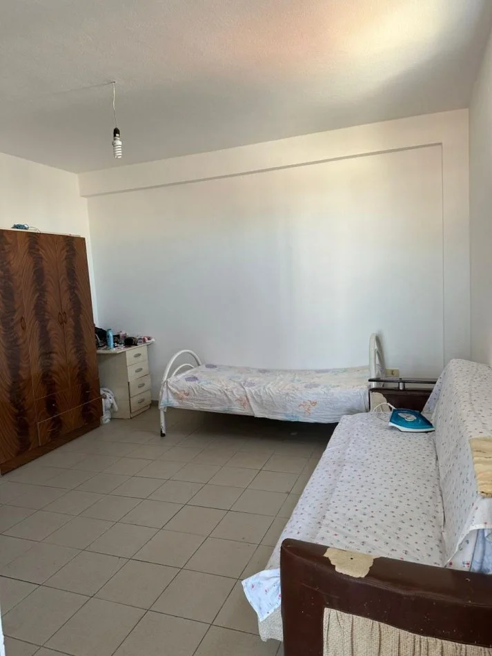 Tirane, jepet me qera apartament 2+1 Kati 2, 400 € 