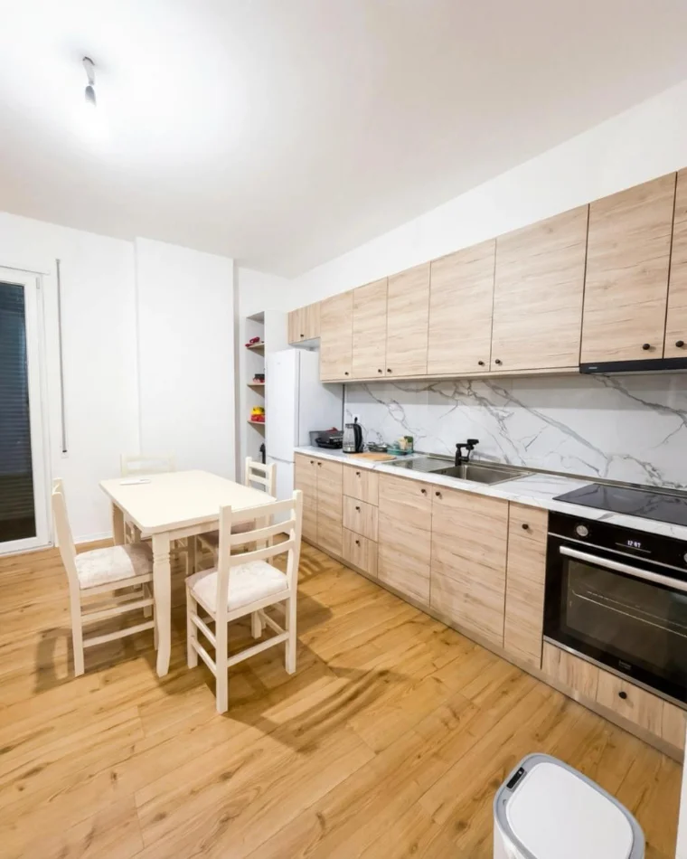 Tirane, jepet me qera apartament 2+1+Ballkon Kati 2, 100 m² 600 € (Trio Tower)