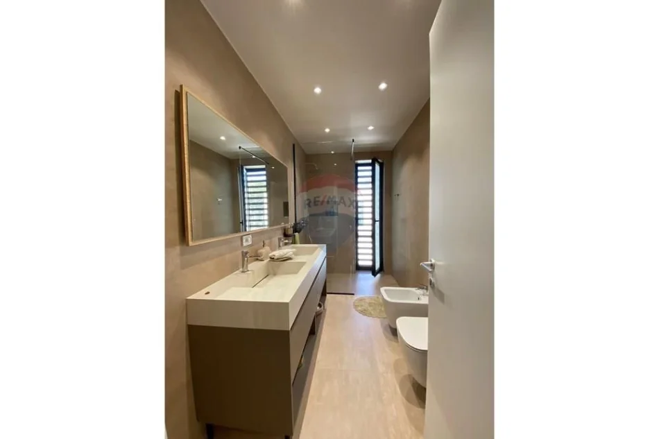 Durres, shitet 4+1 , 240 m² 1.500.000 € (San Pietro Rezidence)