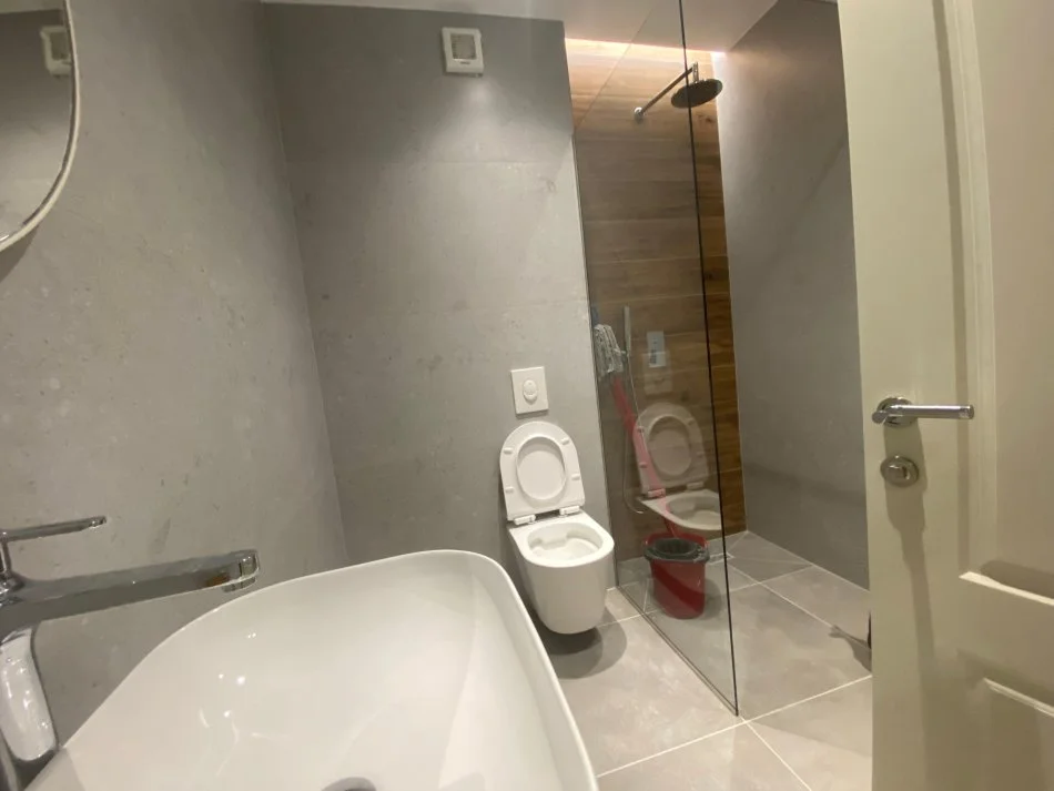 Tirane, jepet me qera apartament 1+1 , 800 € (Rruga e Bogdanve)