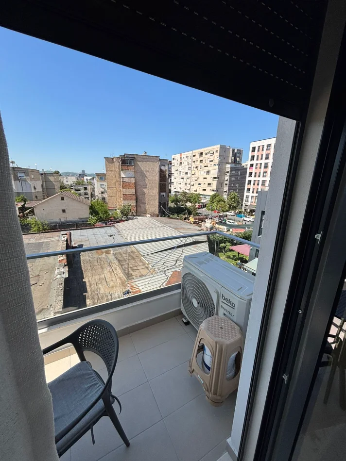 Tirane, jepet me qera apartament 2+1 Kati 2, 102 m² 800 € 